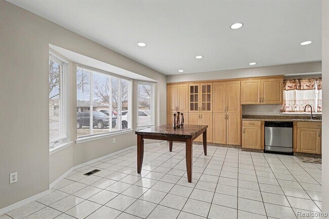 Building Photo - 39024 Faith Dr