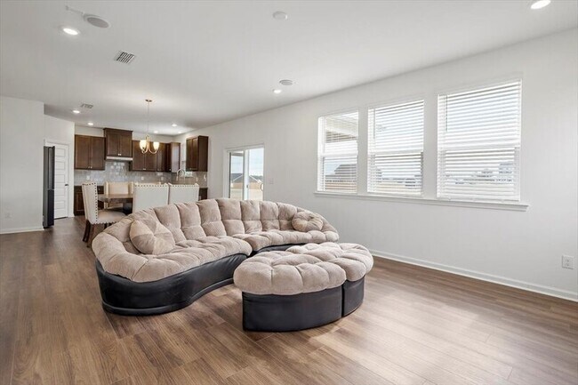 Building Photo - 645 Thomas Gage Dr