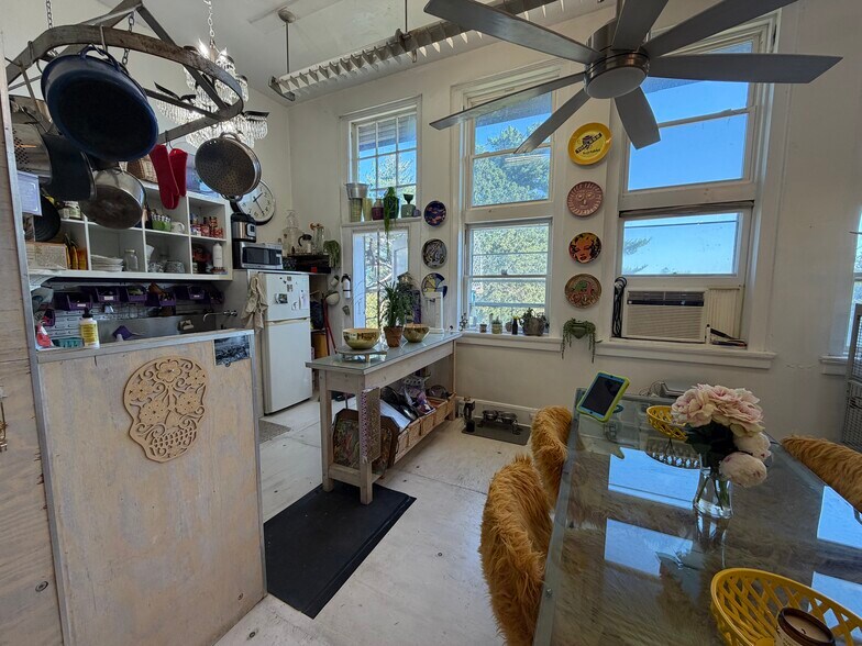 Building Photo - 101 Ten Broeck Ln