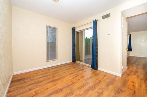 Building Photo - Two Weeks FREE Chula Vista Townhome 2 Bed 1 Bath with assigned parking, Refreshed w/prime amenities.