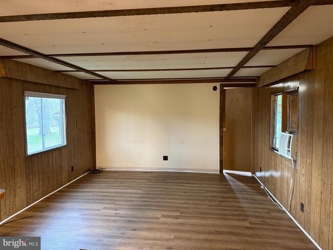 Building Photo - 56 Club Dr