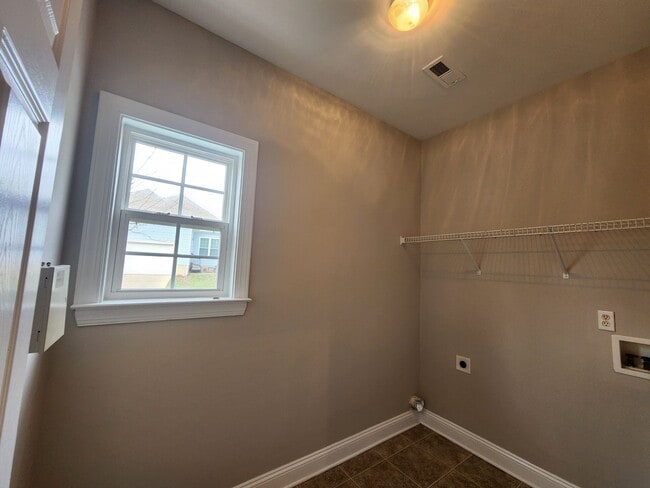 Building Photo - Charleston Style Home In Matthews