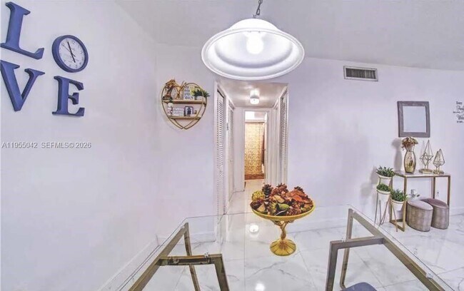 Building Photo - 1325 W 68th St