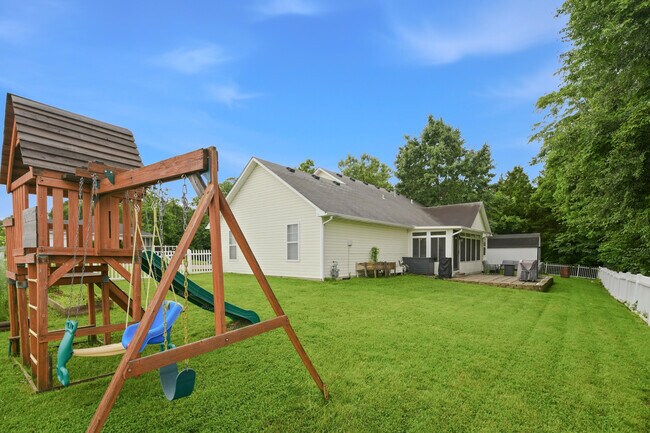 Building Photo - 209 Norwich Dr