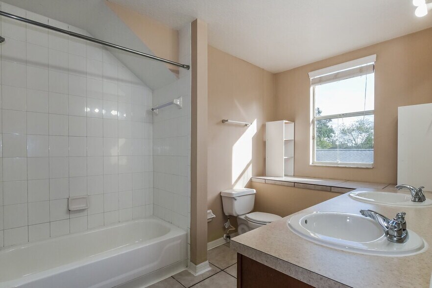 Building Photo - 1018 Pegel Ct