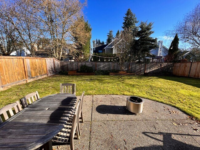 Building Photo - 4412 Ingleside Dr SE