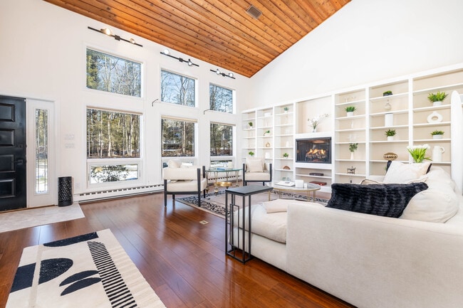 Building Photo - 9 Belshyre Ct