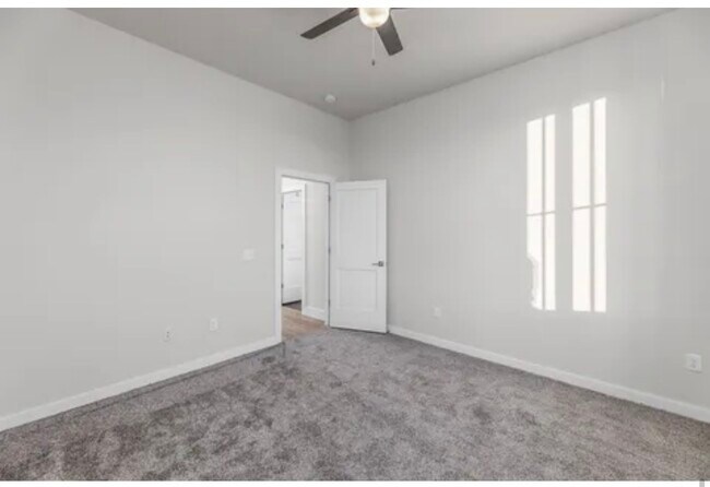 Building Photo - 7530 Highland Hls Dr