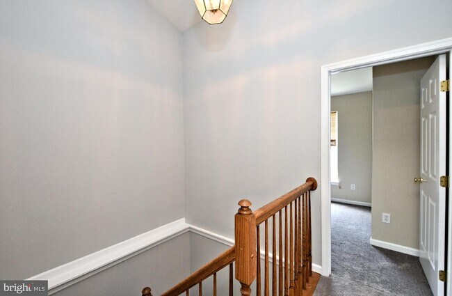 Building Photo - 3435 Westview Dr