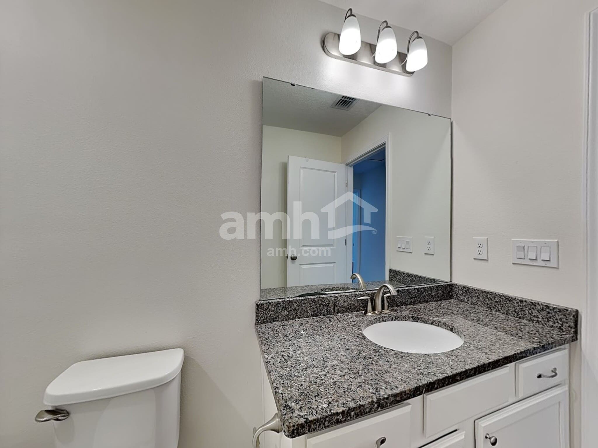 Building Photo - 2433 S Park Ave