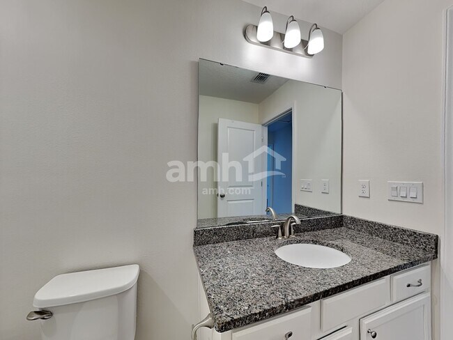 Building Photo - 2433 S Park Ave