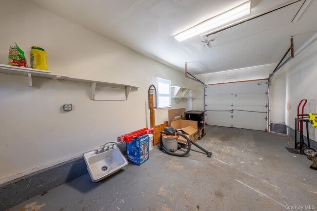 Building Photo - 831 Sycamore Ave