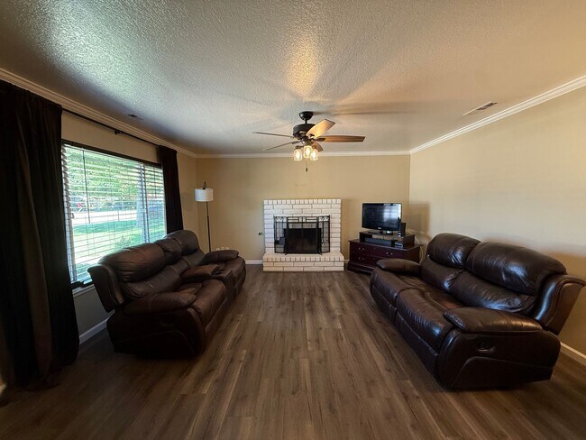 Building Photo - 1460 Berry Dr