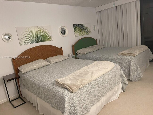 Building Photo - 5047 N Hwy A1A