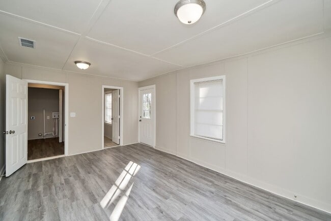 Building Photo - Super Cute & Private Hueytown Home Tucked Away on a Quiet Cul-de-Sac