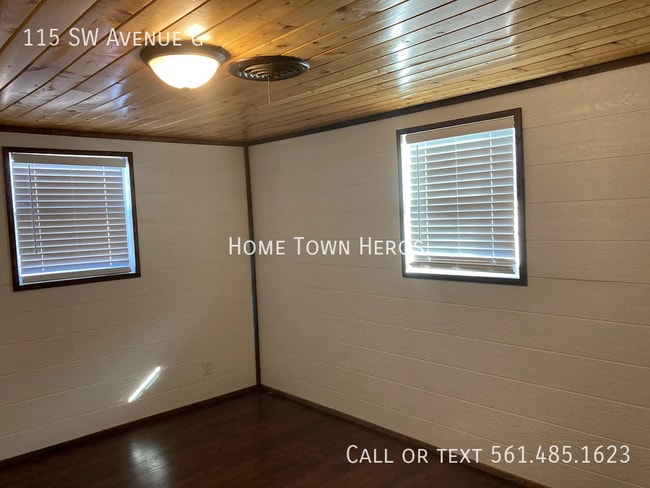 Building Photo - 115 SW Ave G