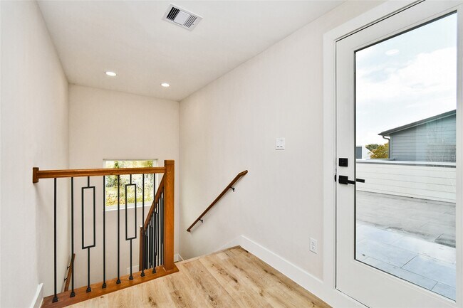 Building Photo - 3233 Tuam St