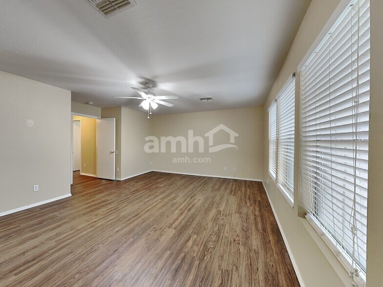 Building Photo - 3131 W Alta Vista Rd