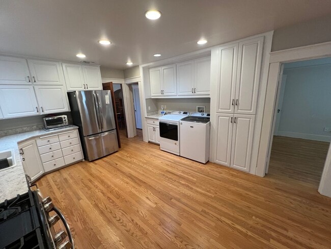 Building Photo - Fabulous 4 Bed 2 Bath One Story Craftsman ...