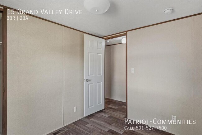 Building Photo - 15 Grand Valley Dr
