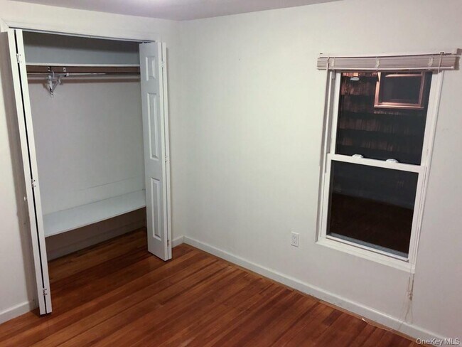 Building Photo - 122 Combs Ave