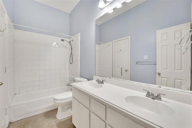 Building Photo - 1211 Greenway Dr