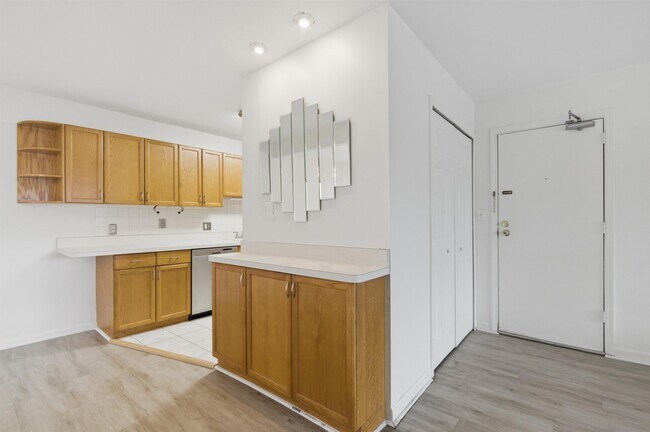 Building Photo - 1235 S Maple Rd