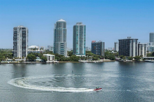 Building Photo - 2127 Brickell Ave