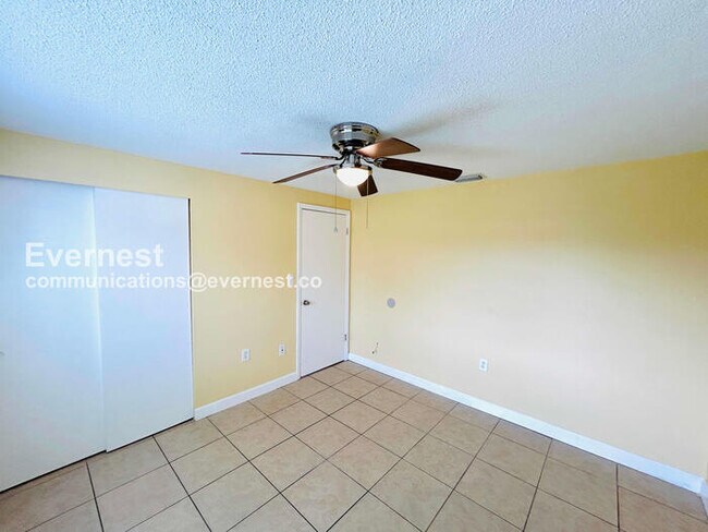 Building Photo - 1126 Normandy Blvd