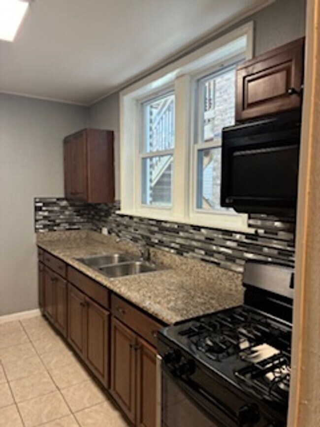 Building Photo - 10625 S Calumet Ave