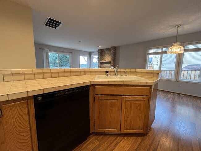 Building Photo - Elegant Home Offering Open Living Spaces, Spacious Primary Suite, and Nature-Inspired Yard