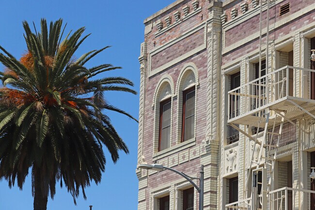 Building Photo - 2121 James M Wood Blvd