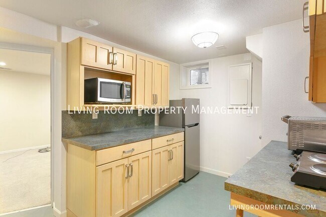 Building Photo - 3135 NE 86th Ave