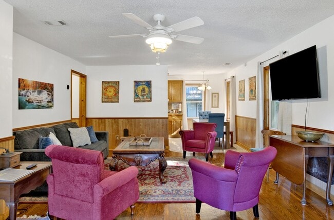 Building Photo - Cute Furnished Cottage close to NAS