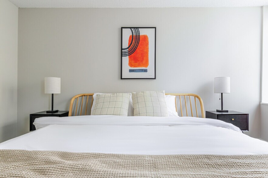 Building Photo - 77 W Huron St