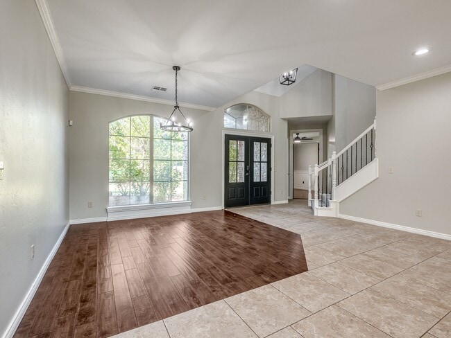 Building Photo - 8900 Belcaro Dr