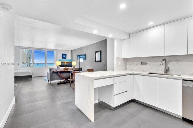 Building Photo - 2301 Collins Ave