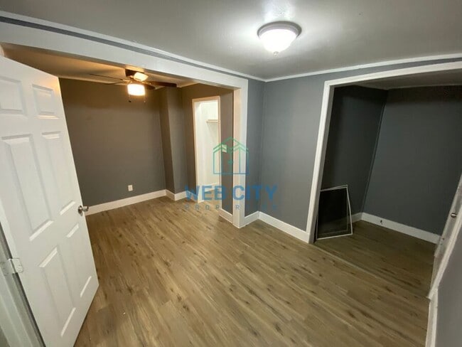 Building Photo - 3527 S Harwood St