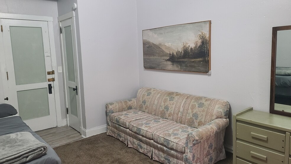 Building Photo - 2344 Prospect Ave E