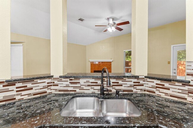 Building Photo - 1229 Laurelleaf Dr