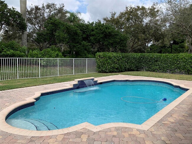 Building Photo - 4407 Laurel Ridge Cir