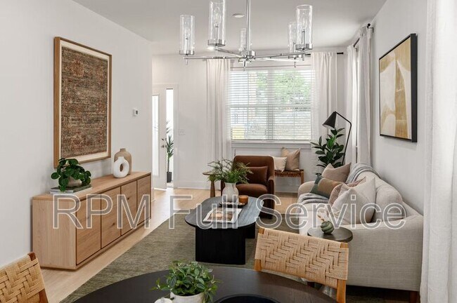 Building Photo - 722 N Dupont Ave