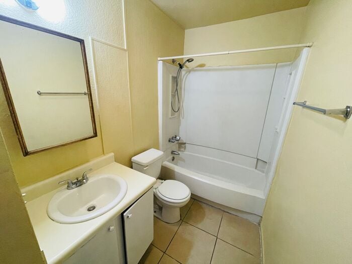 Building Photo - 330 E Corona Rd