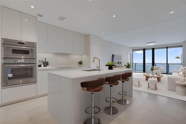 Building Photo - 700 NE 24th St