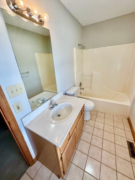 Building Photo - 107 Mountain View Dr