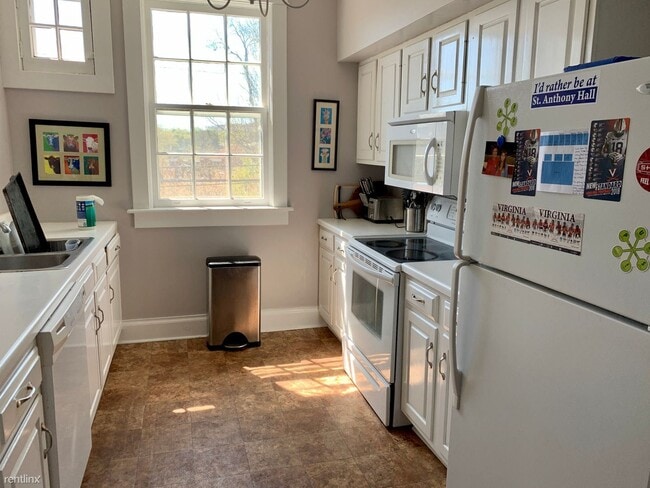 Building Photo - 3 br, 2 bath House - 39 University Circle #2