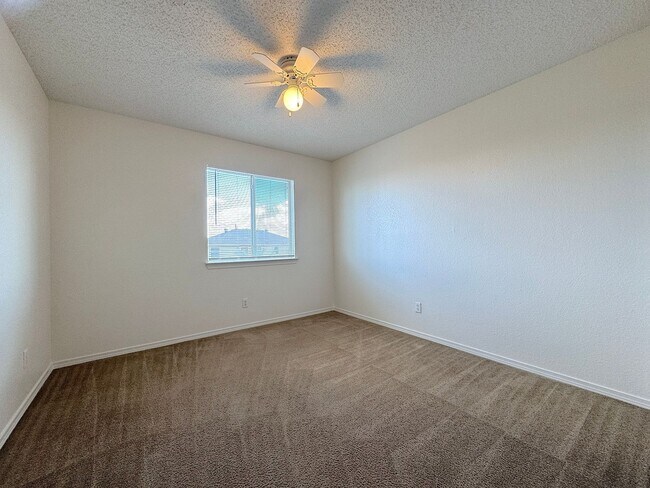 Building Photo - 11028 Acoma St