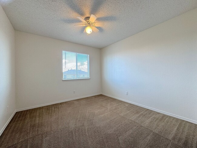 Building Photo - Northeast El Paso 5 Bed Refrig A/C!