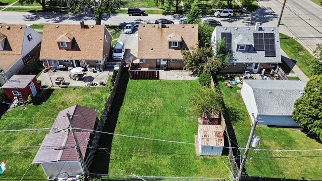 Building Photo - 17007 Oakwood Ave