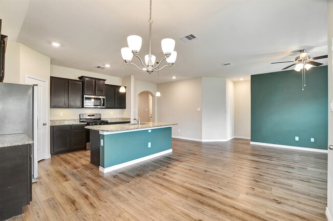 Building Photo - 1006 Fannin St